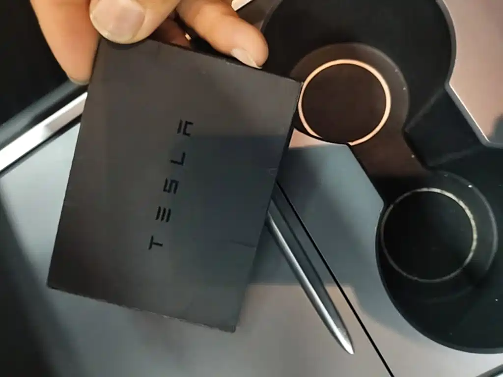 Tesla Model 3 — миниатюра 17