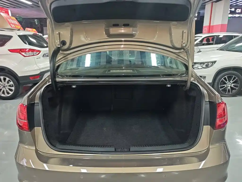 Volkswagen Sagitar — миниатюра 19