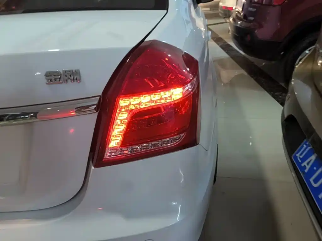 Geely King Kong — миниатюра 8