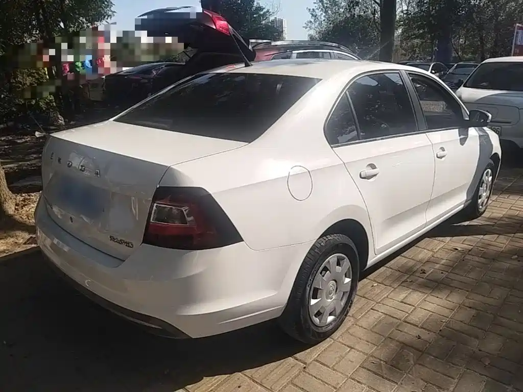 Skoda Rapid — миниатюра 7