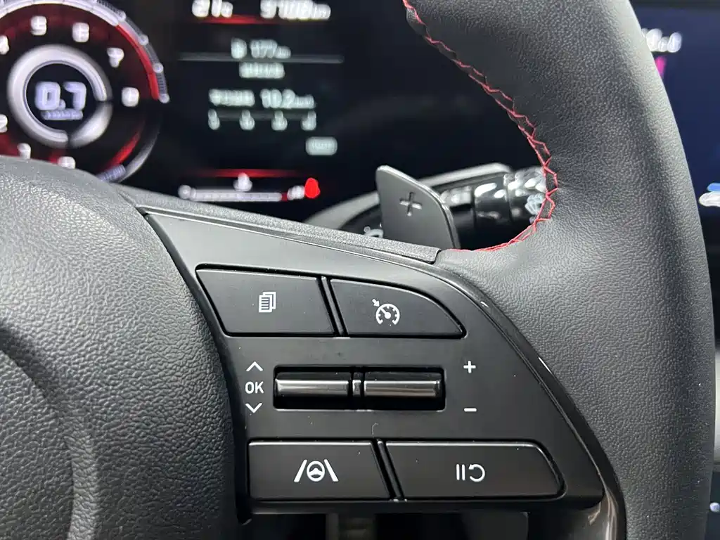 Hyundai Elantra — миниатюра 12