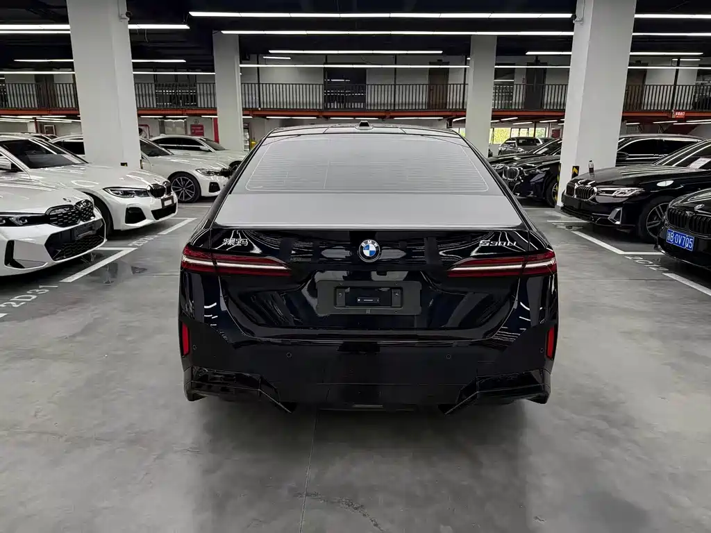 BMW 5 Series — миниатюра 14