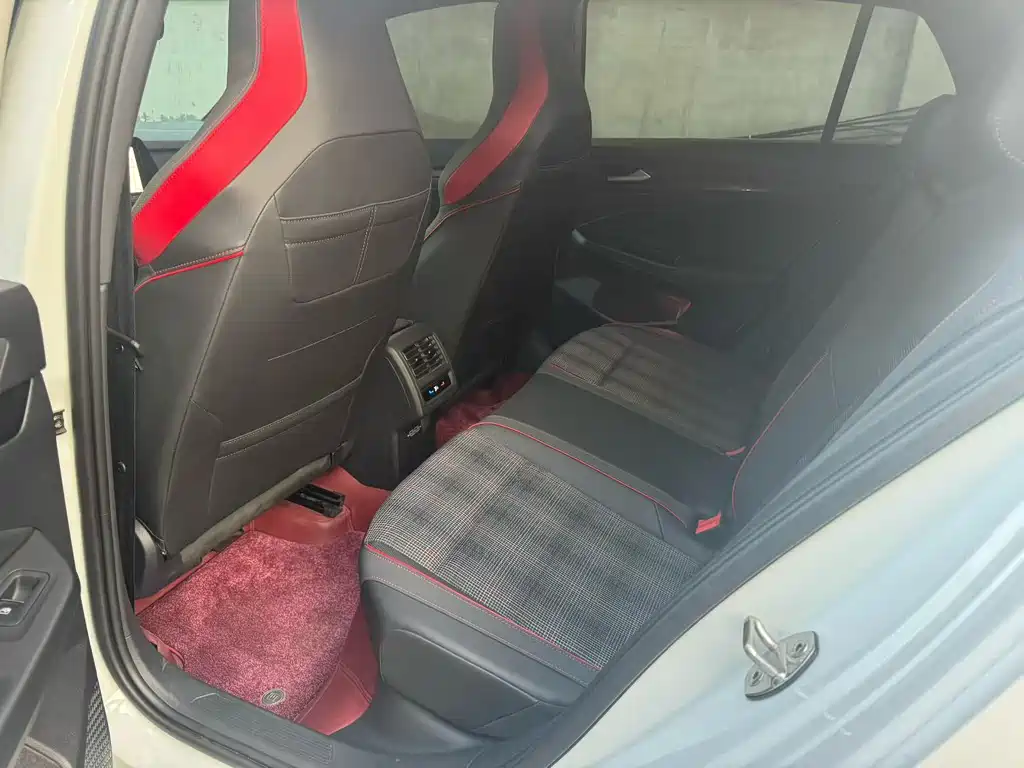 Volkswagen Golf GTI — миниатюра 8
