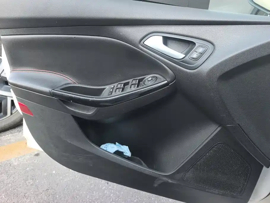 Ford Focus — миниатюра 7
