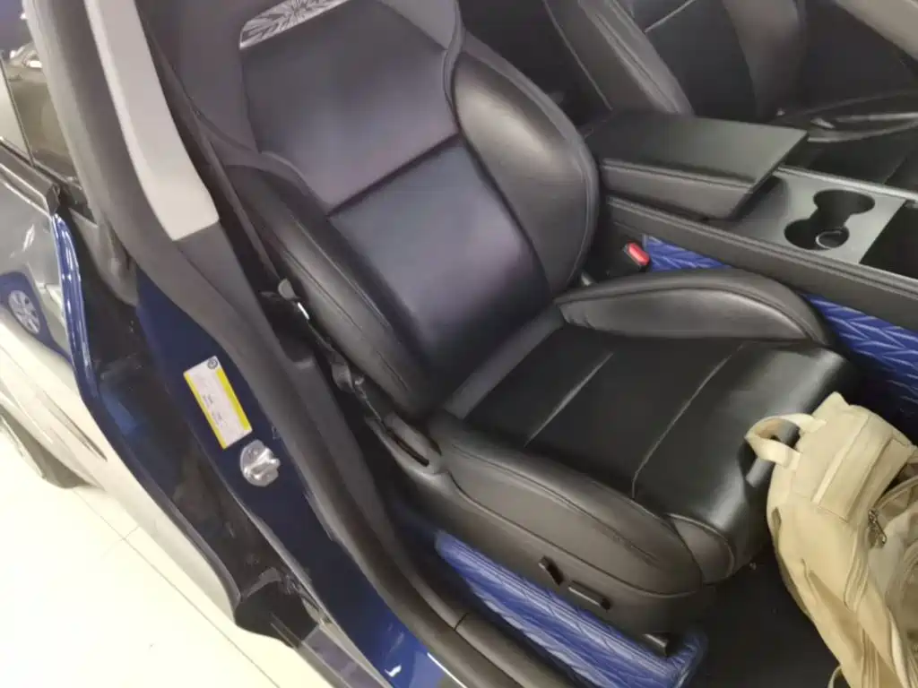 Tesla Model Y — миниатюра 25