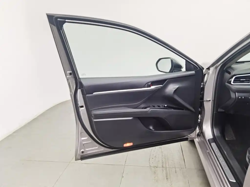 Toyota Camry — миниатюра 8