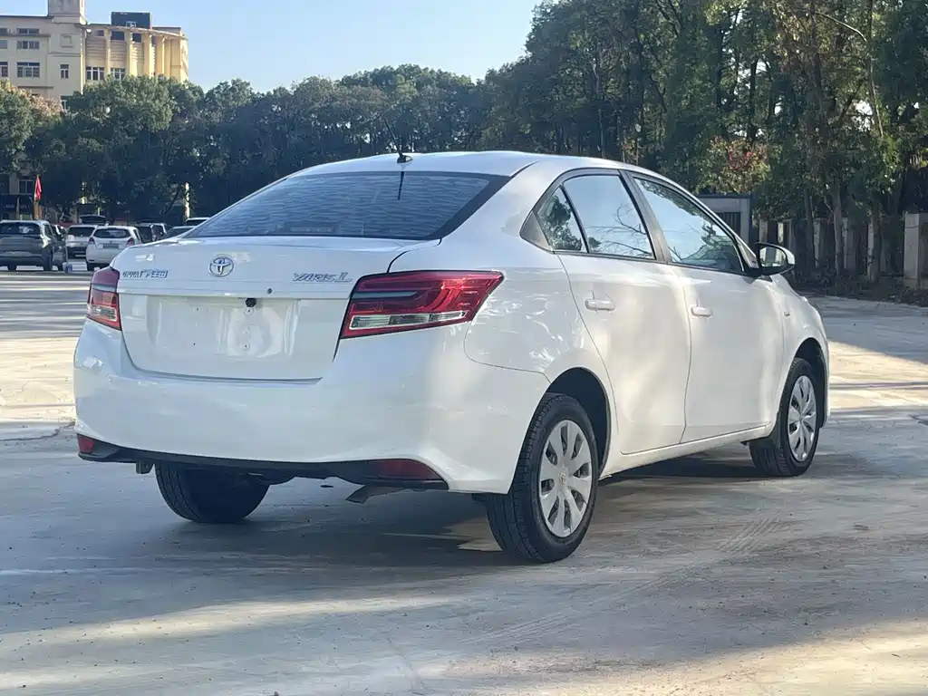 Toyota Yaris L — миниатюра 6