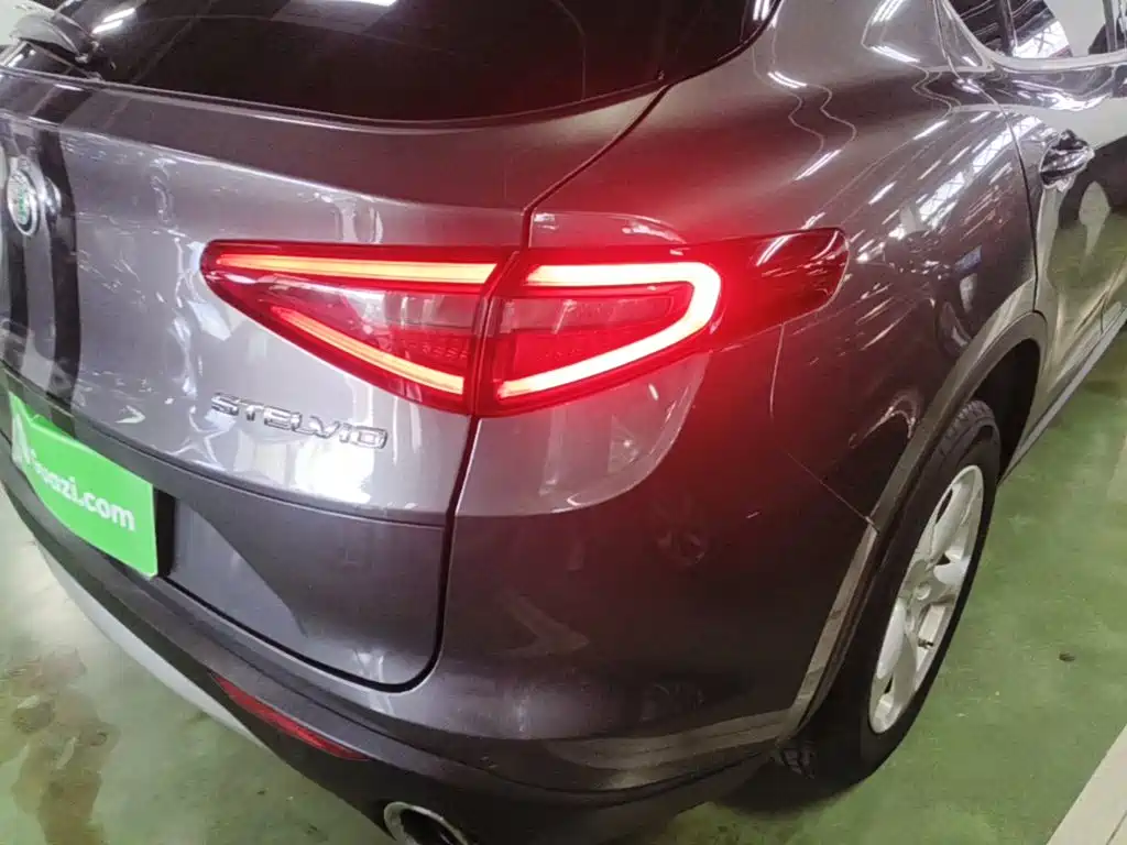 Alfa Romeo Stelvio — миниатюра 8