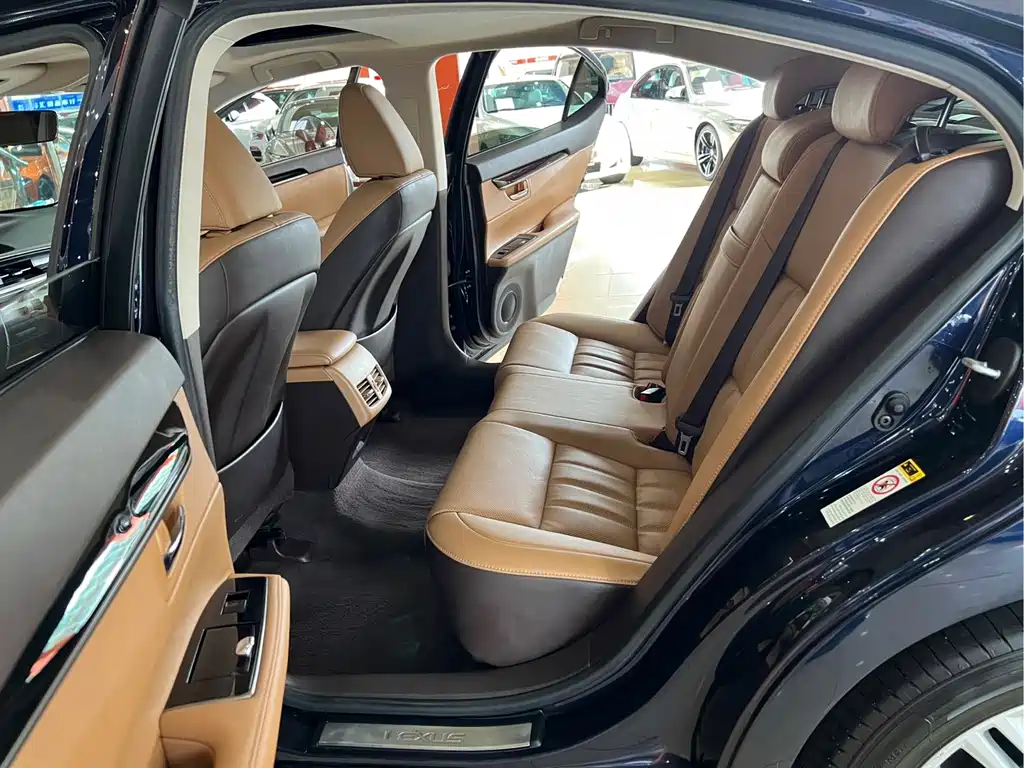 Lexus ES — миниатюра 8
