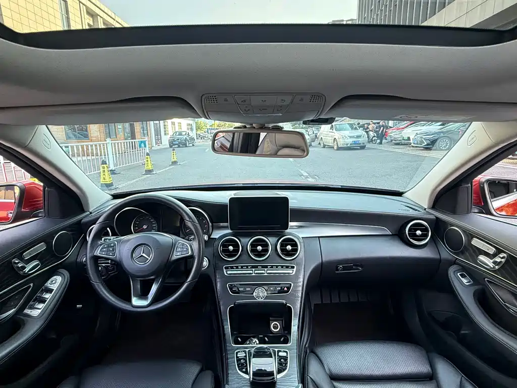 Mercedes-Benz C-Class — миниатюра 7