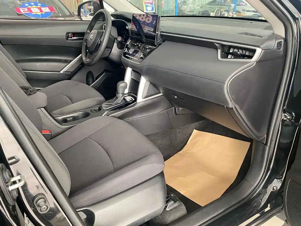 Toyota Corolla Cross — миниатюра 10