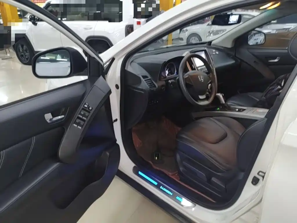 Luxgen U6 — миниатюра 16