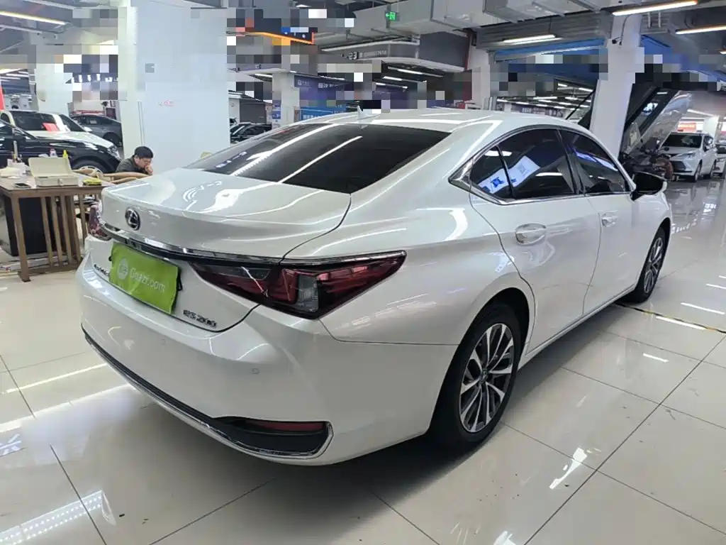 Lexus ES — миниатюра 7