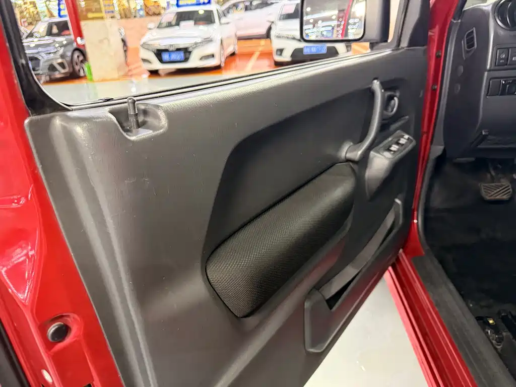 Suzuki Jimny — миниатюра 12