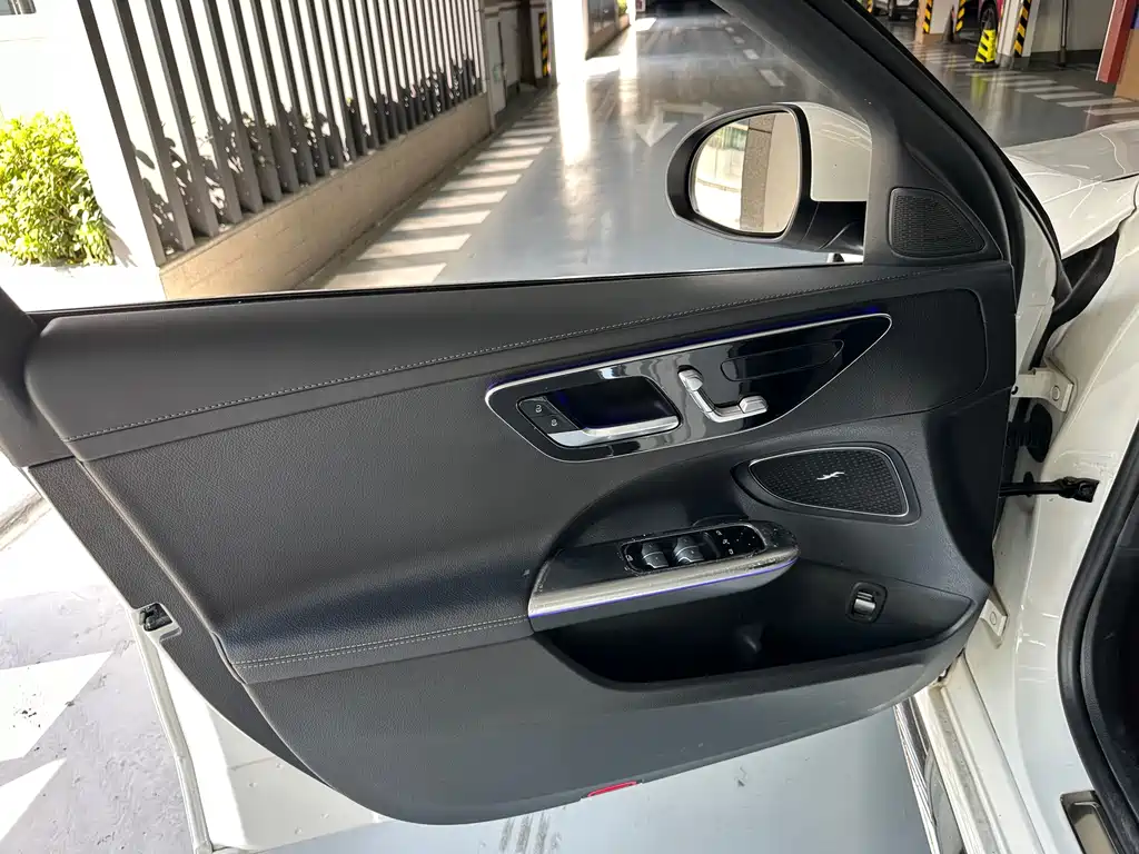 Mercedes-Benz C-Class — миниатюра 8