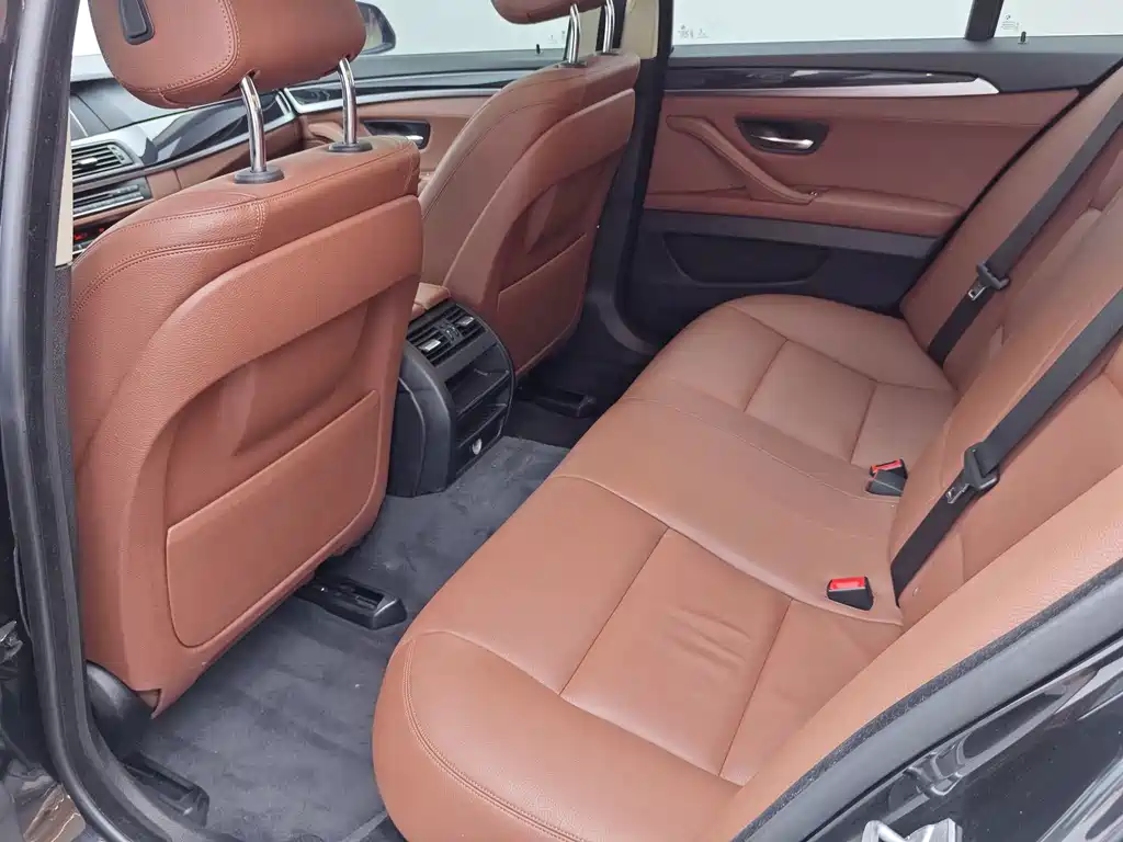 BMW 5 Series (Import) — миниатюра 14