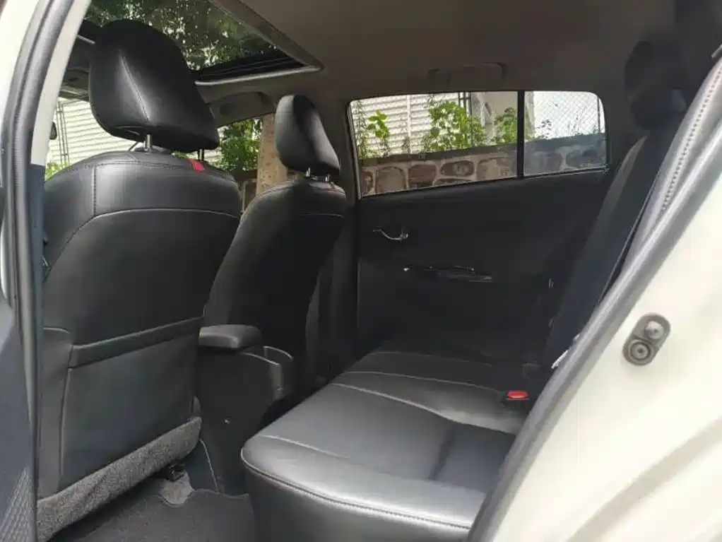 Toyota Yaris L — миниатюра 4