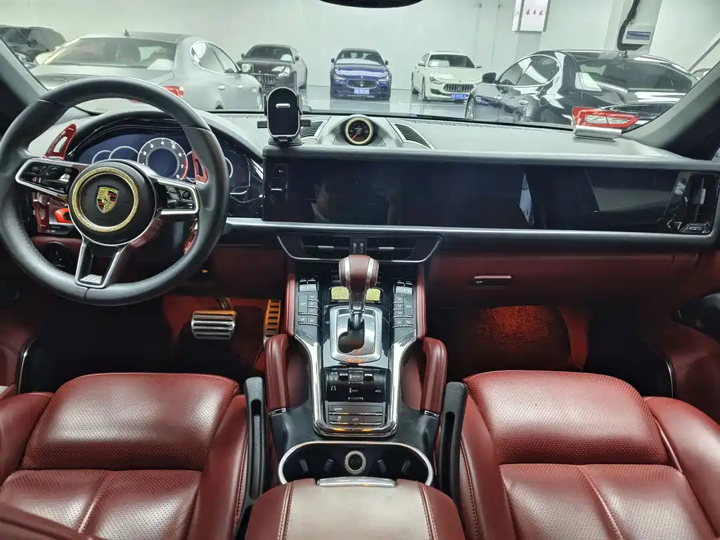 Porsche Cayenne — миниатюра 8