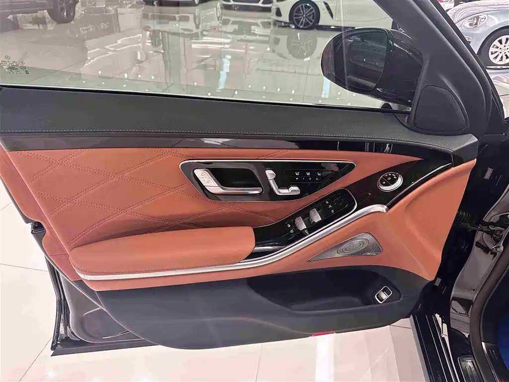 Mercedes-Benz S-Class — миниатюра 6