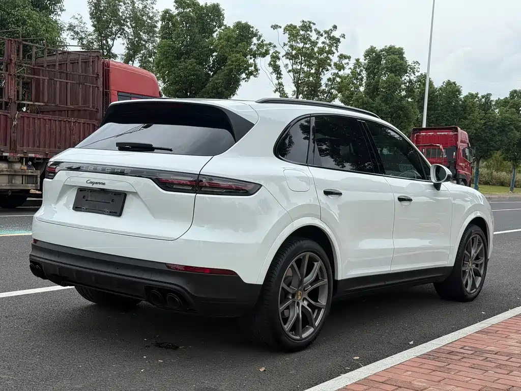 Porsche Cayenne — миниатюра 14
