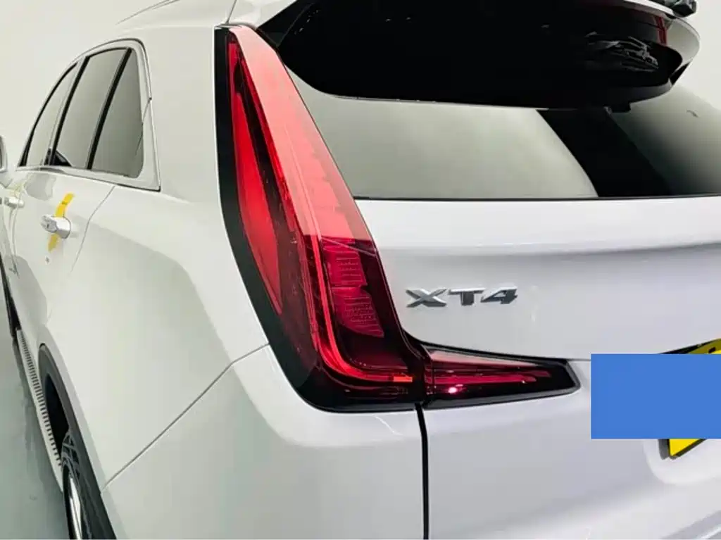 CADILLAC XT4