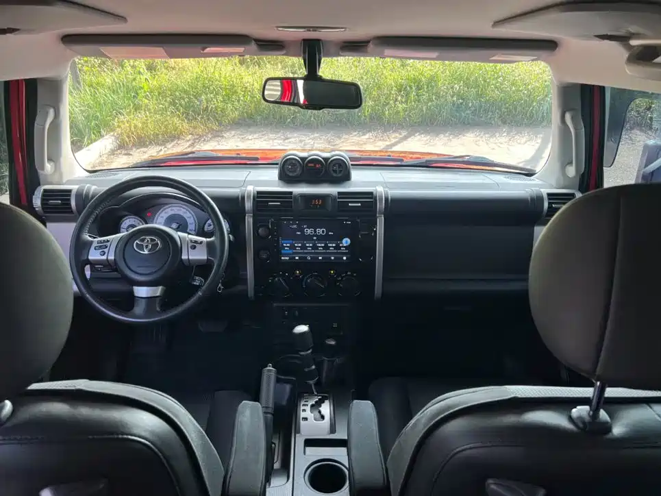 Toyota FJ Cruiser — миниатюра 7