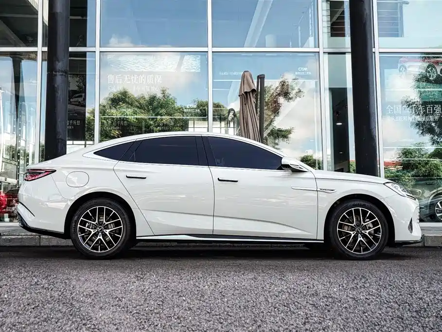 BYD SEAL 07 DM I