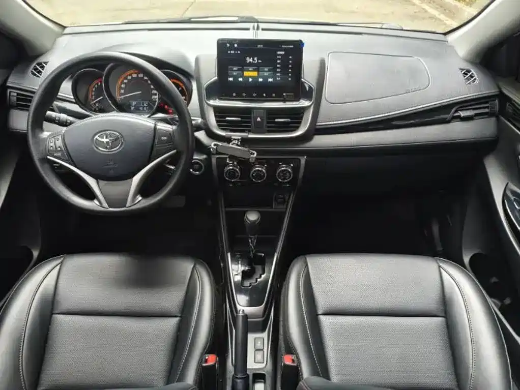 Toyota Yaris L — миниатюра 5