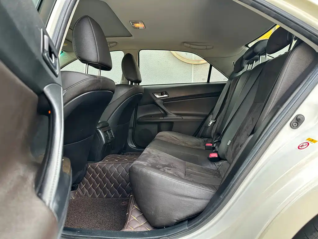 Toyota Reiz — миниатюра 9
