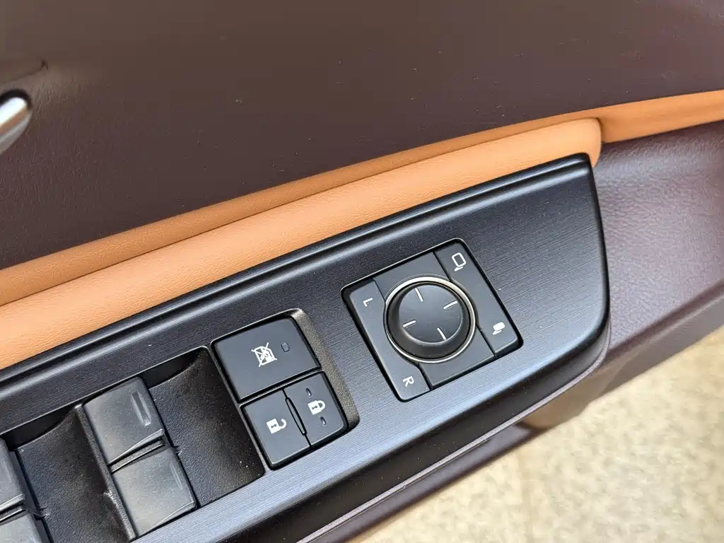 Lexus ES — миниатюра 10