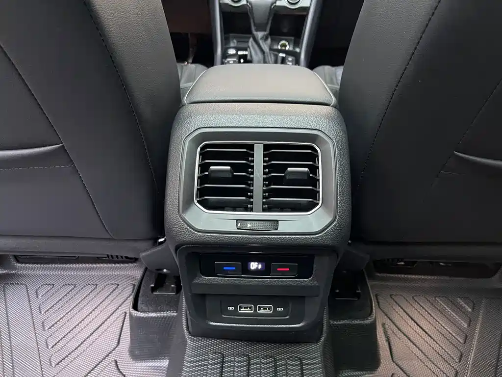 Volkswagen Tiguan L — миниатюра 14