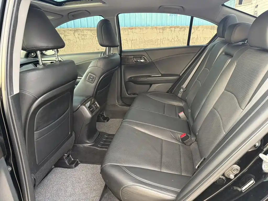 Honda Accord — миниатюра 9