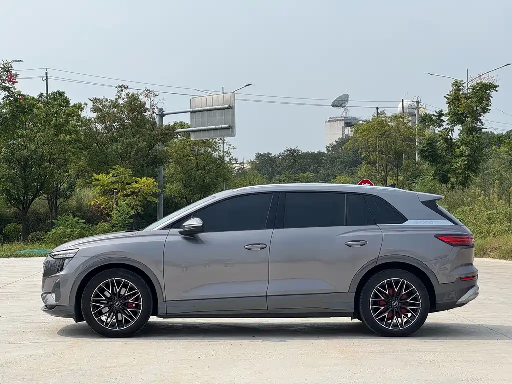 Audi Q5 e-tron — миниатюра 7