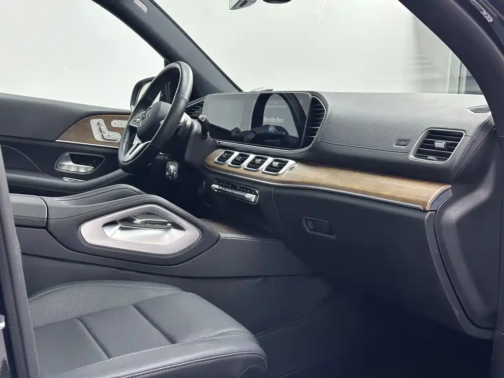 Mercedes-Benz GLS — миниатюра 17