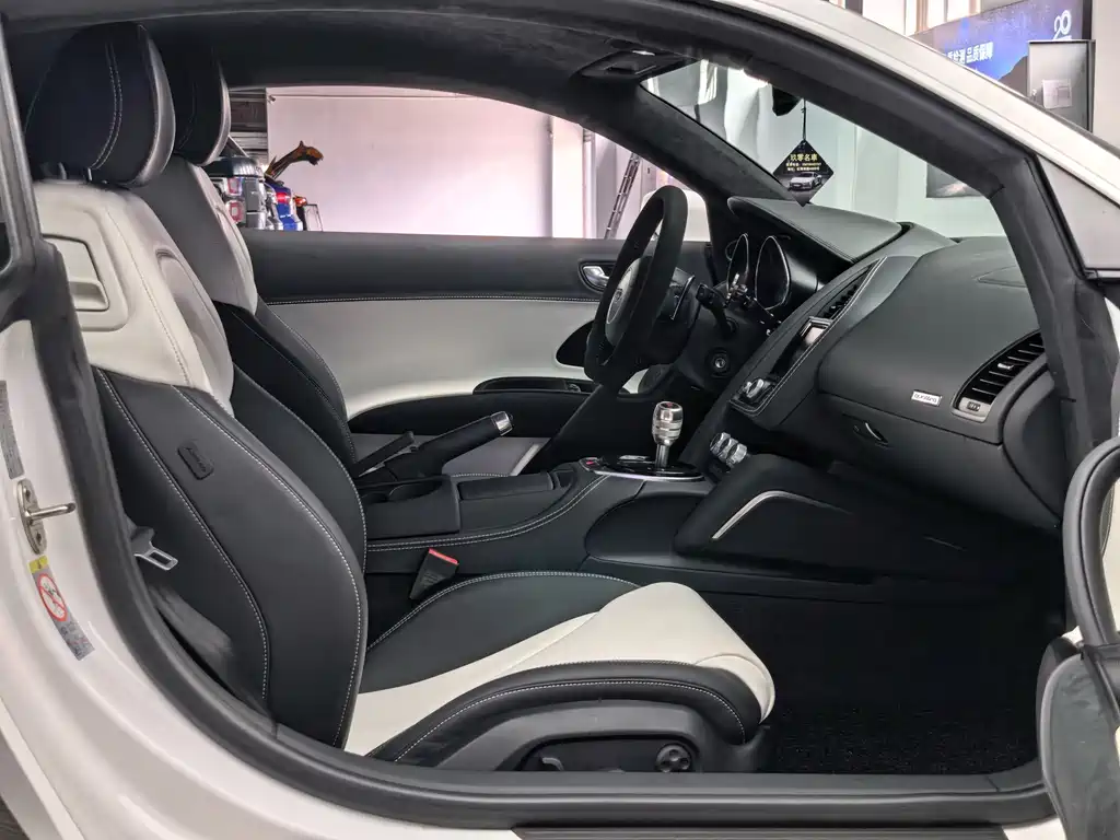 Audi R8 — миниатюра 28