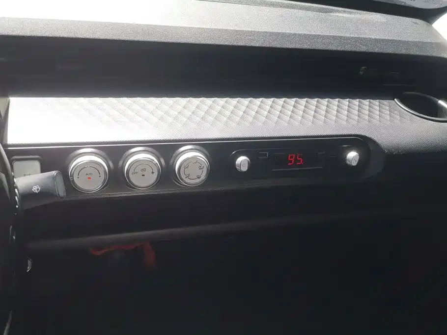 Wuling MINIEV — миниатюра 13