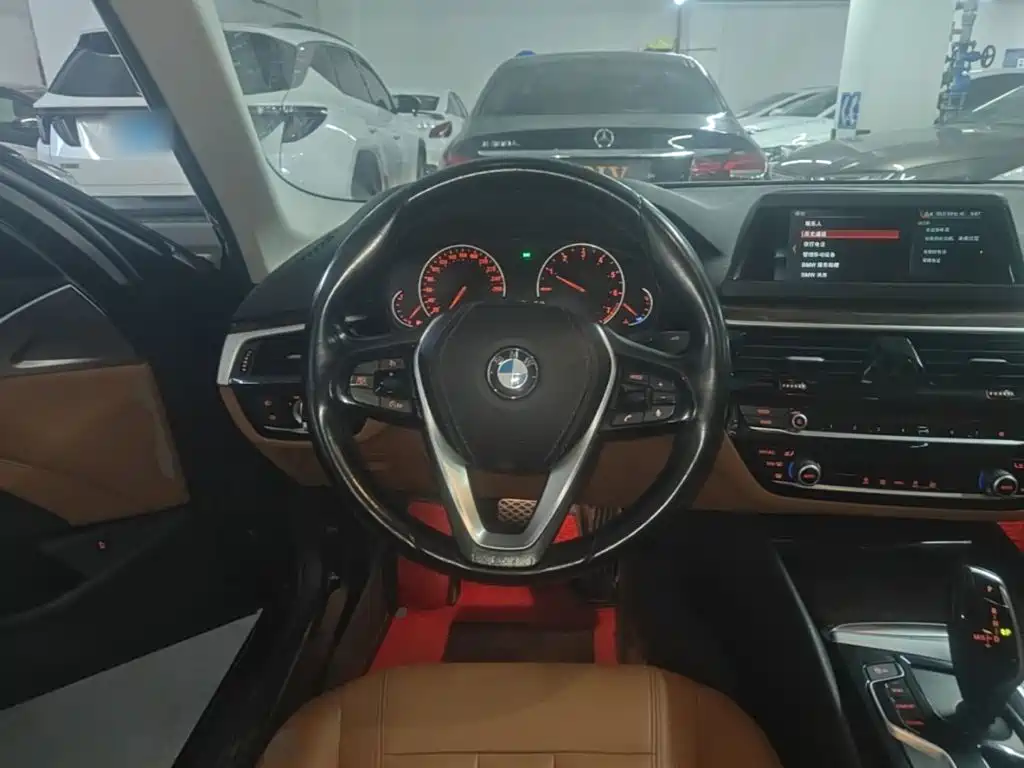 BMW 5 Series — миниатюра 11