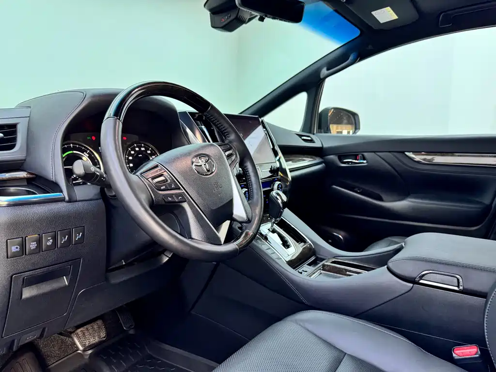 Toyota Vellfire — миниатюра 15