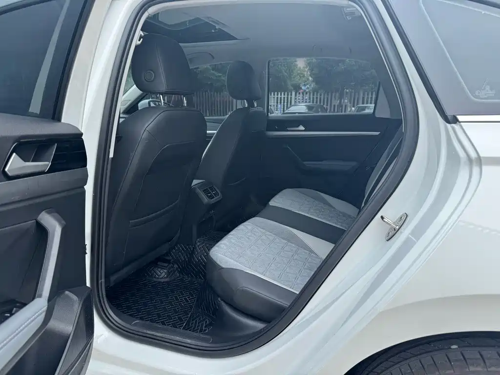 Volkswagen Lavida — миниатюра 6