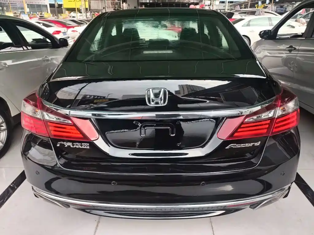 Honda Accord — миниатюра 6
