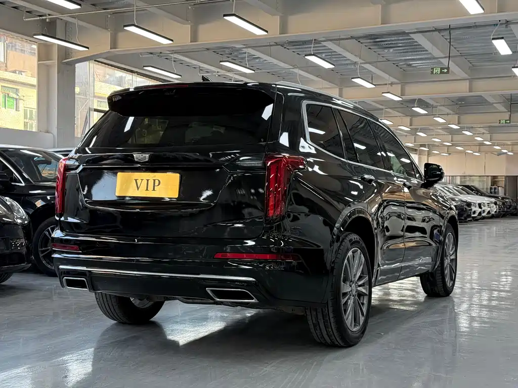 CADILLAC XT6