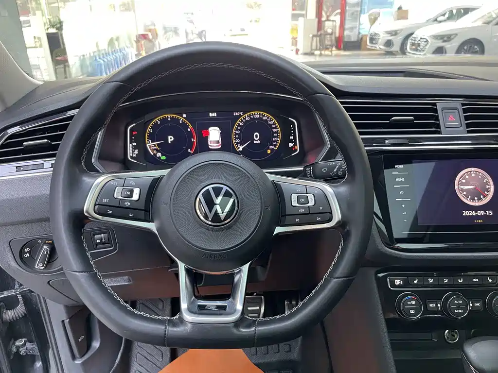 Volkswagen Tiguan L — миниатюра 8