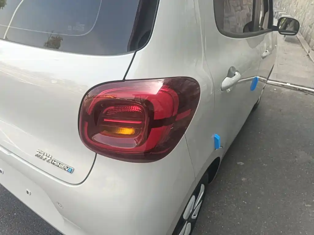 Wuling MINIEV — миниатюра 8