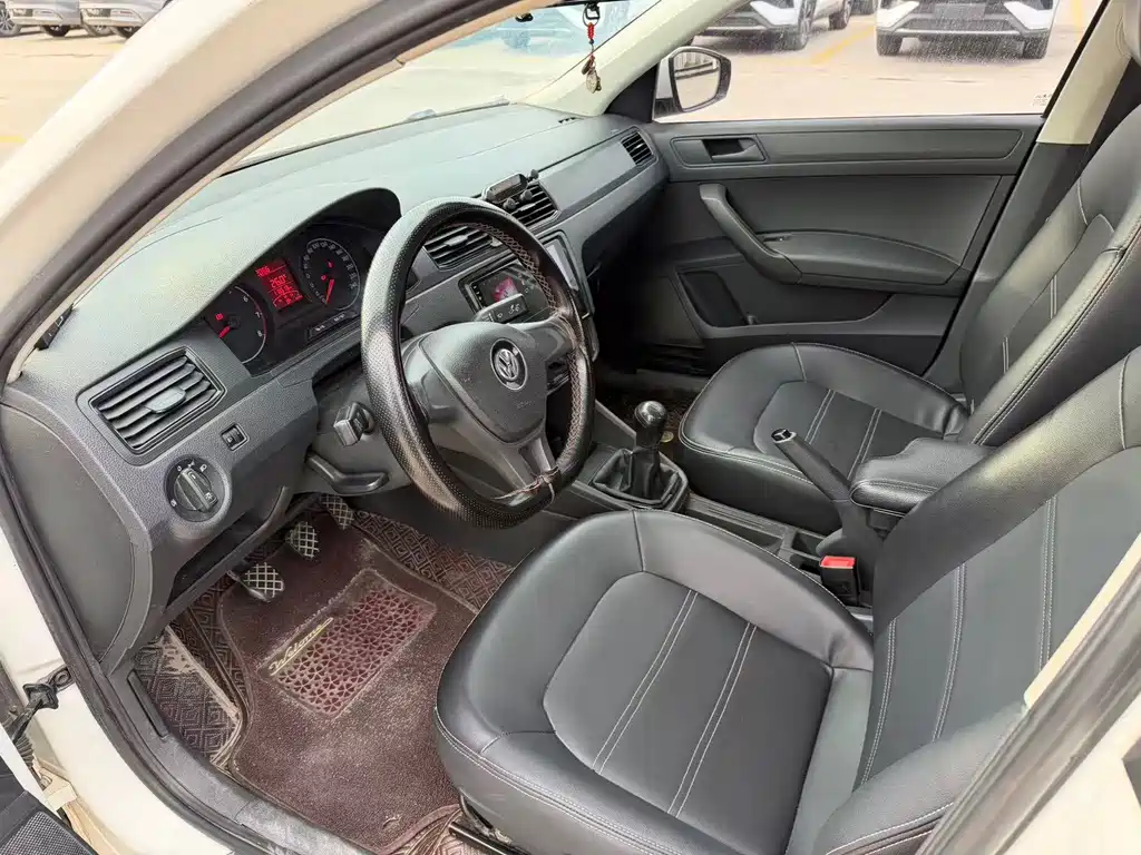 Volkswagen Santana — миниатюра 4