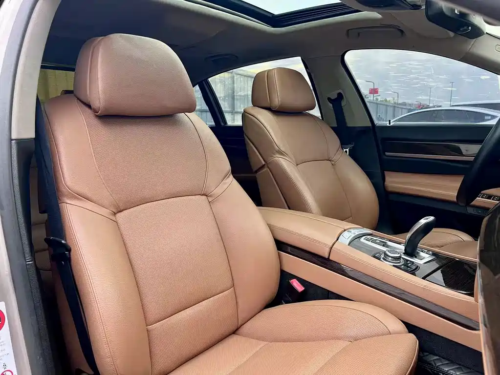 BMW 7 Series — миниатюра 17
