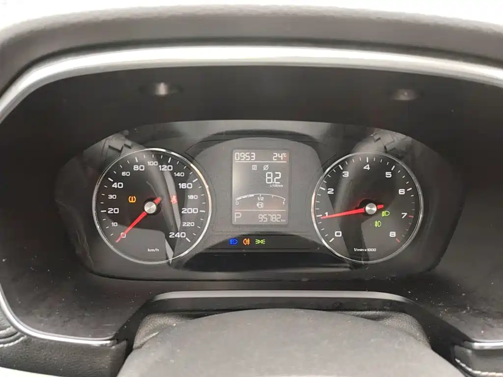 Roewe RX5 — миниатюра 8