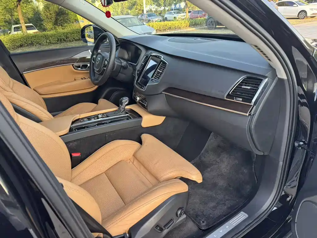 Volvo XC90 — миниатюра 16