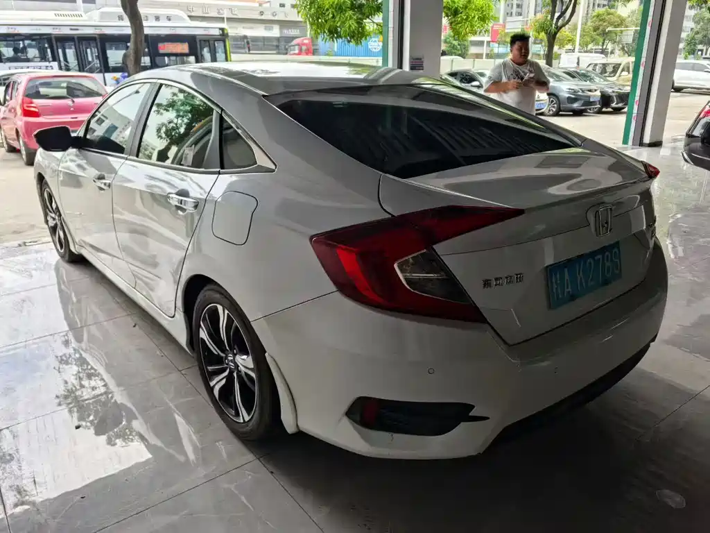 Honda Civic — миниатюра 5