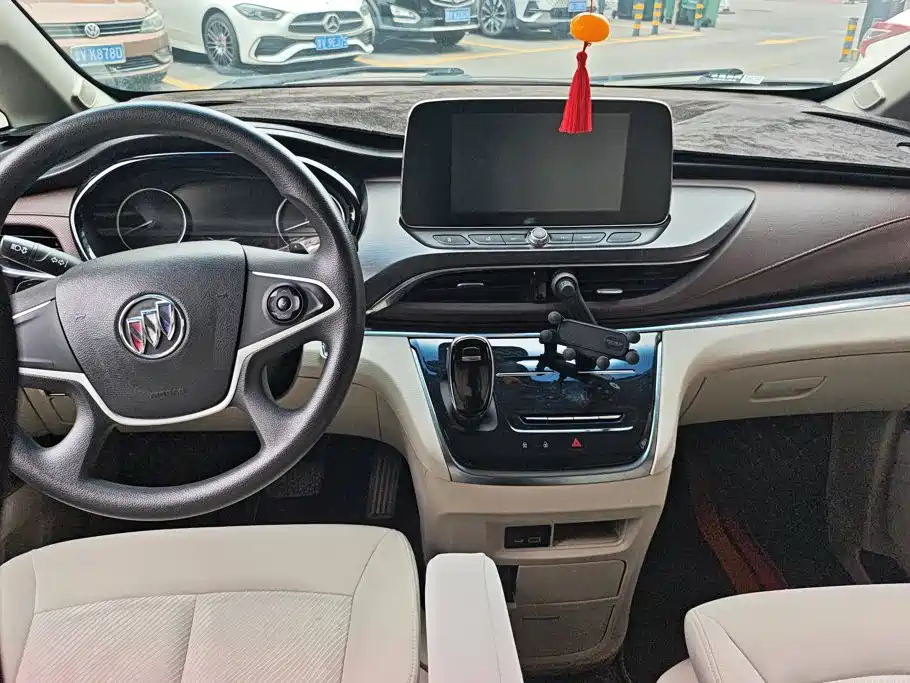 Buick GL8 — миниатюра 12
