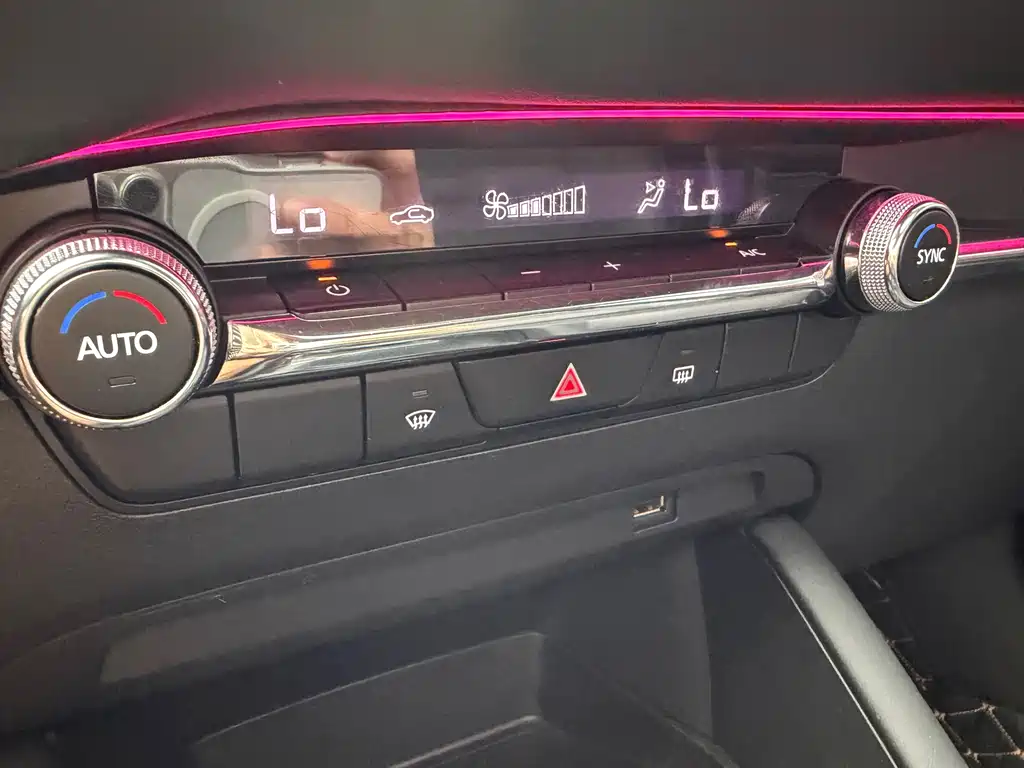 Mazda 3 Axela — миниатюра 16